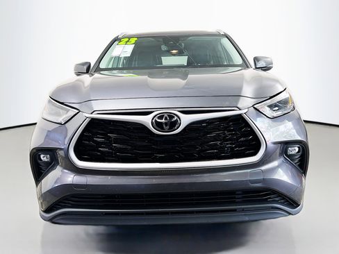 Used 2023 Toyota Highlander XLE image 11