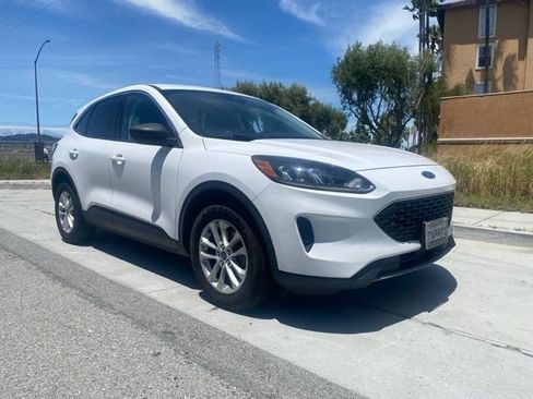 Used 2022 Ford Escape SE FWD image 2