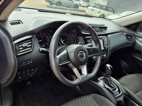 Used 2019 Nissan Rogue SV image 11