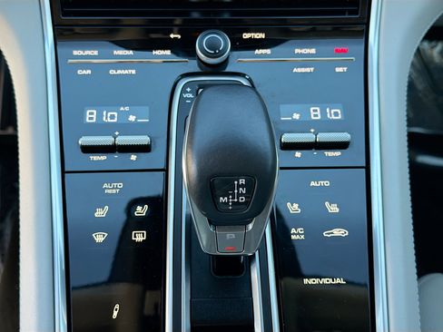 Used 2023 Porsche Panamera 4S w/ Premium Package image 33