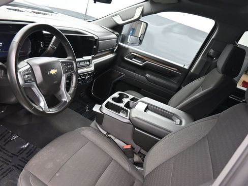 Used 2025 Chevrolet Silverado 2500 LT w/ Convenience Package image 21