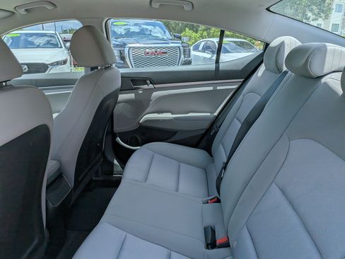 Used 2017 Hyundai Elantra SE FWD image 13