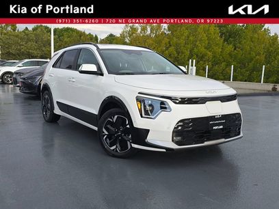 Used 2023 Kia Niro Wave w/ Wave Preserve Package