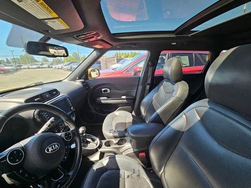 Used 2014 Kia Soul ! w/ Sun & Sound Package FWD image 5