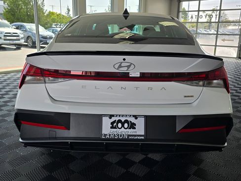 New 2025 Hyundai Elantra SEL image 5