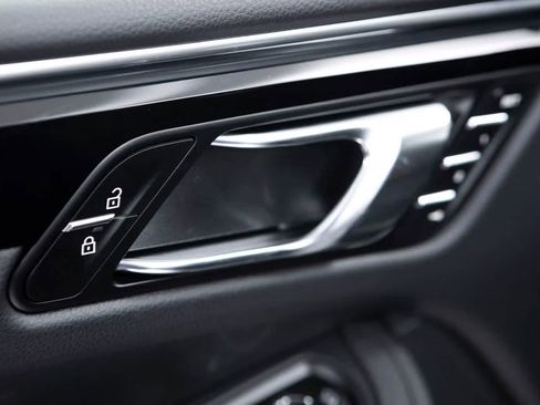 Certified 2026 Porsche Macan Turbo AWD/4WD image 24