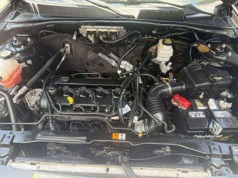 Used 2011 Ford Escape XLT w/ Cargo Pkg FWD image 8