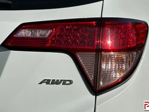 Used 2017 Honda HR-V LX image 32