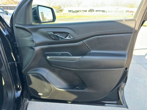 Used 2023 GMC Acadia SLT image 30