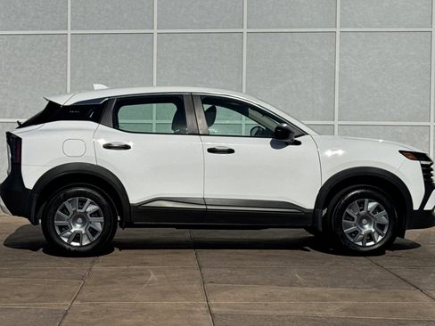 Used 2025 Nissan Kicks S image 3