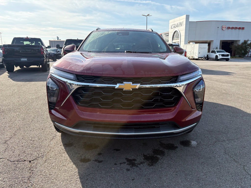 Used 2024 Chevrolet Trax LT w/ Driver Confidence Package FWD image 2