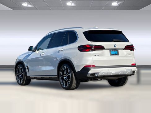 New 2026 BMW X5 xDrive50e image 3