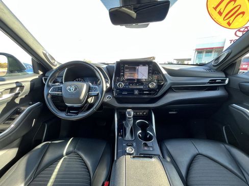 Used 2021 Toyota Highlander XSE image 27