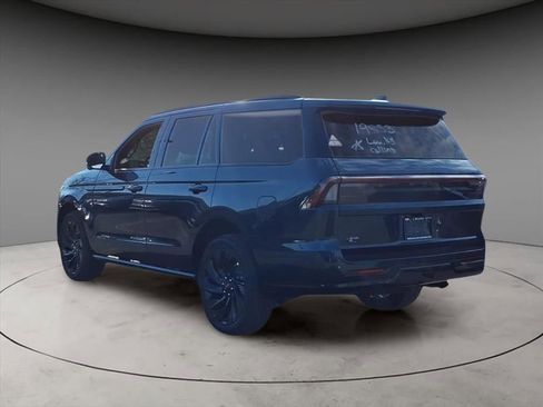 New 2025 Lincoln Navigator Reserve w/ Jet Appearance Package AWD/4WD image 3