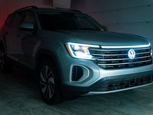 Used 2025 Volkswagen Atlas SE image 38
