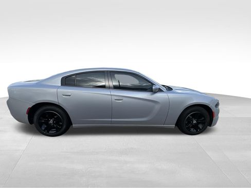 Used 2022 Dodge Charger SXT RWD image 4