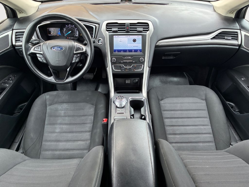 Used 2020 Ford Fusion SE FWD image 15
