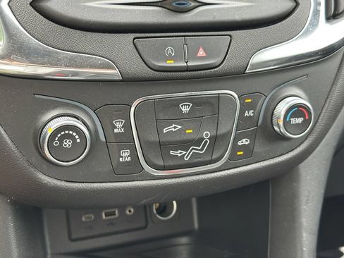 Used 2022 Chevrolet Equinox LT FWD image 18