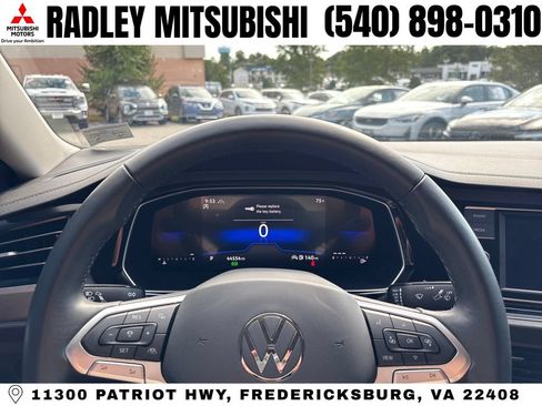 Used 2024 Volkswagen Jetta SE FWD image 6