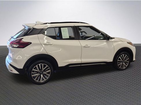 Used 2024 Nissan Kicks SR w/ SR Premium Package FWD image 4