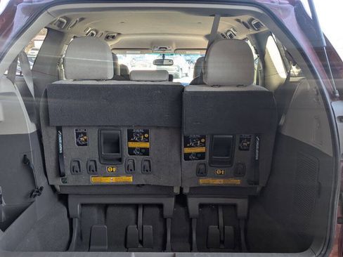 Used 2011 Toyota Sienna LE w/ Towing Pkg image 34