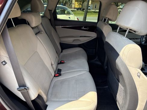 Used 2017 Kia Sorento LX image 25