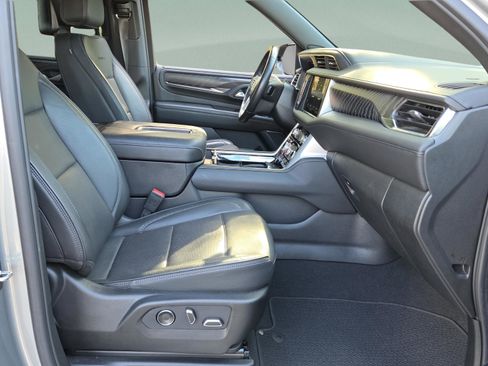 Used 2024 GMC Yukon XL Denali w/ Advanced Technology Package image 21
