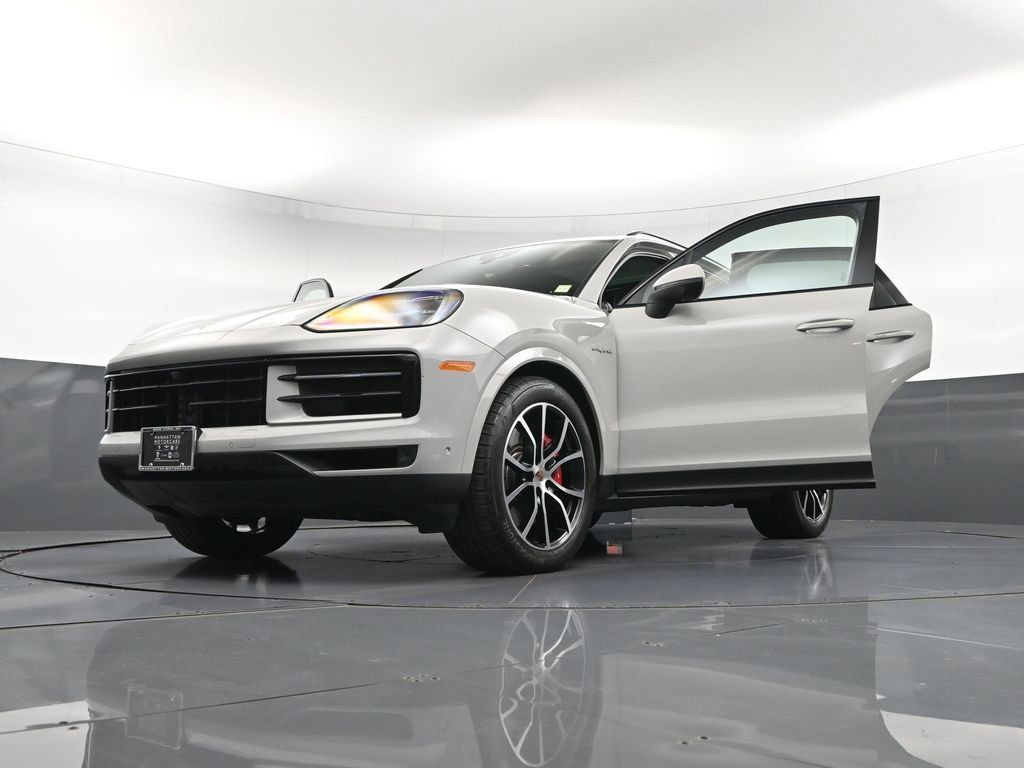 Certified 2025 Porsche Cayenne S AWD/4WD image 39