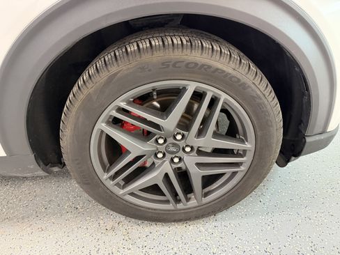 Used 2025 Ford Explorer ST image 35