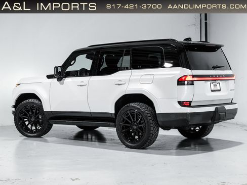 Used 2024 Lexus GX 550 w/ Cold Area Package image 39