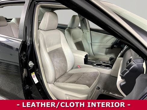 Used 2012 Toyota Camry XLE w/ Leather Pkg FWD image 29