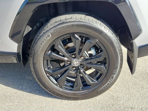 Used 2024 Toyota RAV4 SE image 26