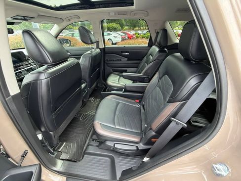 Used 2023 Nissan Pathfinder Platinum AWD/4WD image 8