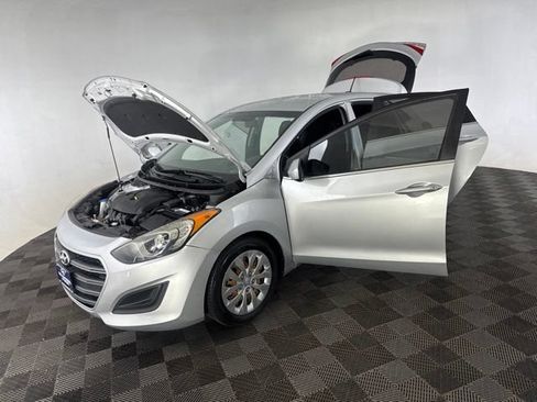 Used 2016 Hyundai Elantra GT FWD image 11