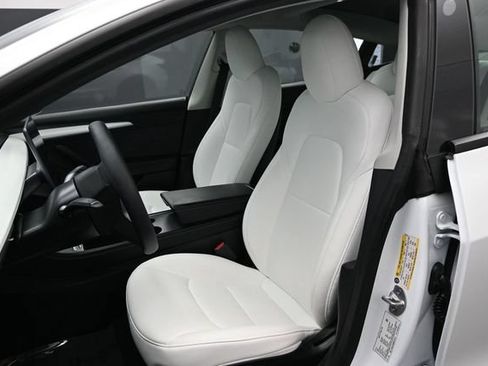 Used 2022 Tesla Model 3 Standard Range RWD image 5