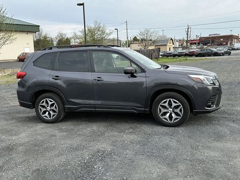 Used 2023 Subaru Forester Premium image 9