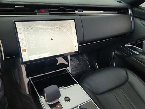 Used 2025 Land Rover Range Rover SE image 41