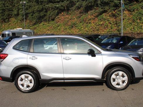 Used 2019 Subaru Forester Premium image 2