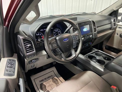 Used 2017 Ford F250 XLT w/ XLT Premium Package image 6