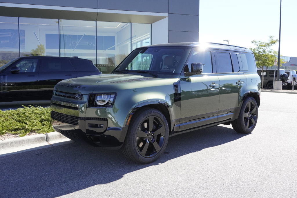 New 2026 Land Rover Defender 110 X-Dynamic SE AWD/4WD image 3