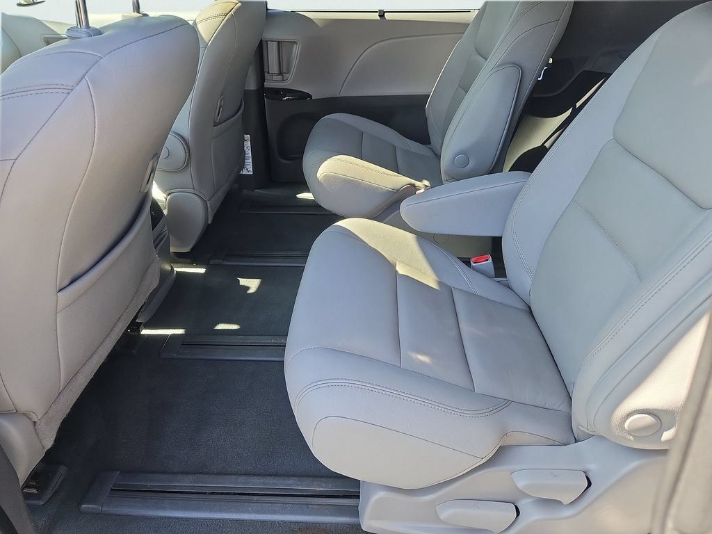 Used 2020 Toyota Sienna XLE w/ XLE Navigation Package AWD/4WD image 29