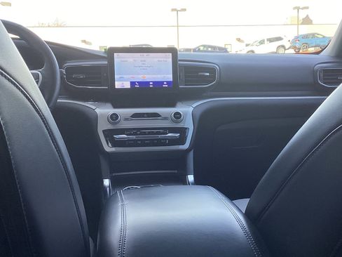 Used 2021 Ford Explorer XLT w/ Equipment Group 202A image 19