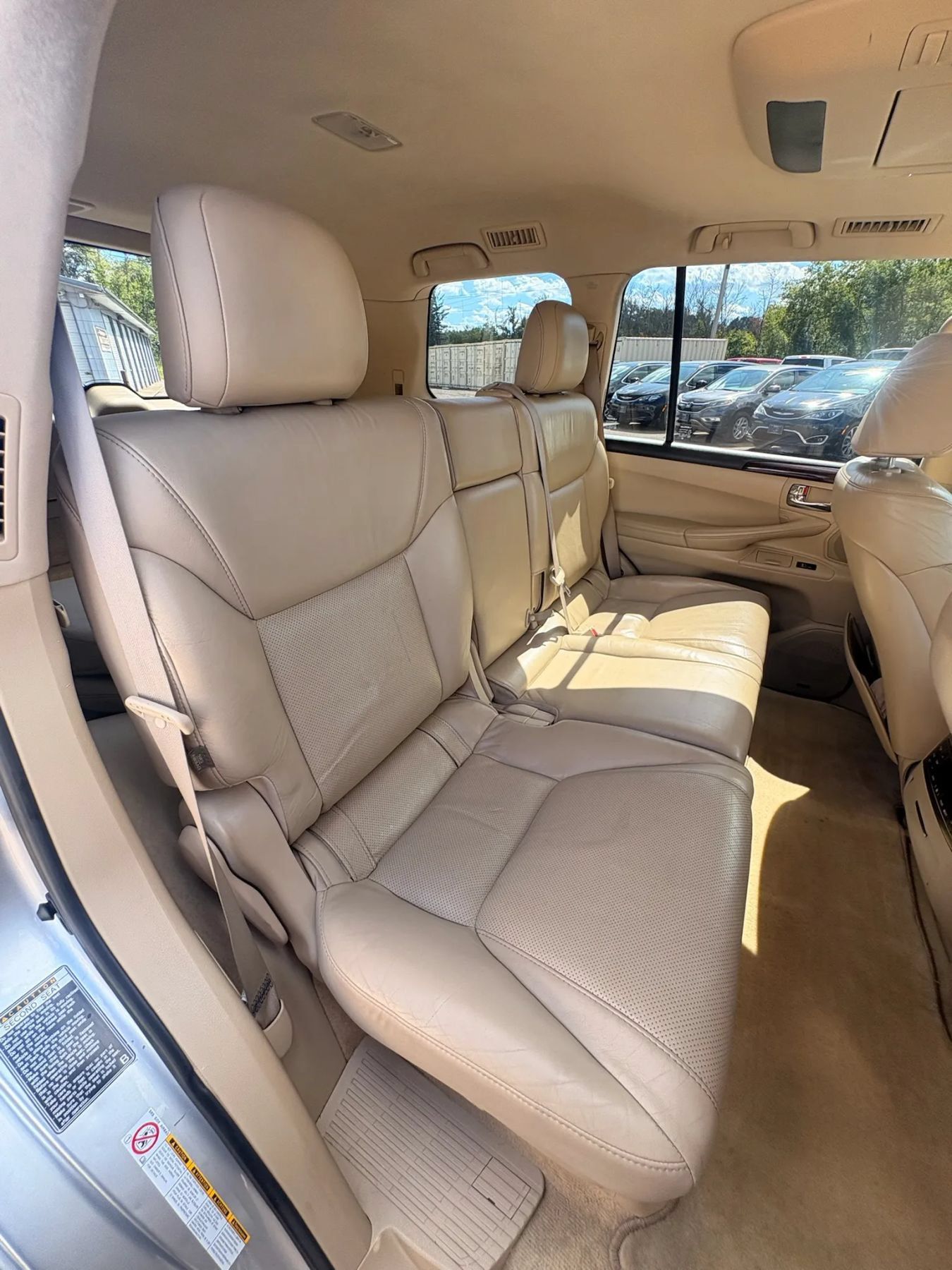 Used 2011 Lexus LX 570 4WD w/ Luxury Pkg image 37