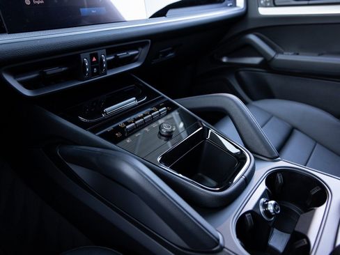 Certified 2026 Porsche Cayenne AWD/4WD image 17
