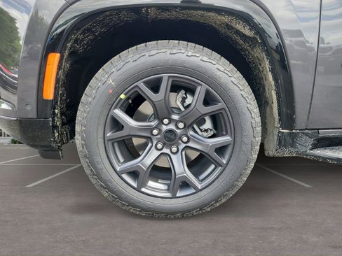 New 2026 Jeep Grand Wagoneer 4WD image 9