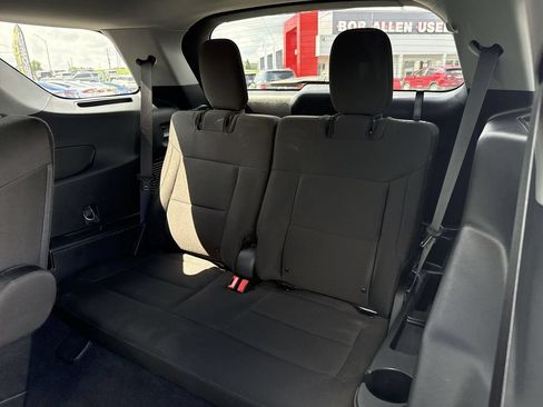 Used 2023 Ford Explorer XLT AWD/4WD image 12