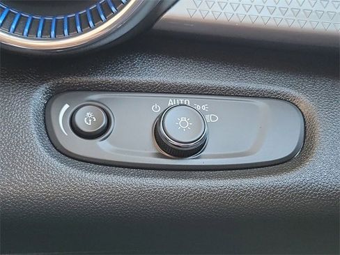 Used 2025 Chevrolet Trax LT w/ LT Convenience Package image 20