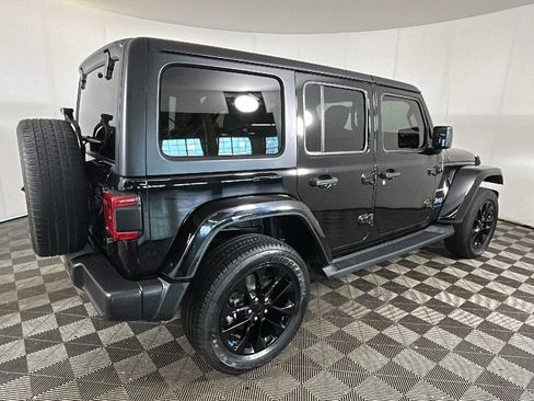Used 2023 Jeep Wrangler Unlimited Sahara w/ Cold Weather Group AWD/4WD image 3