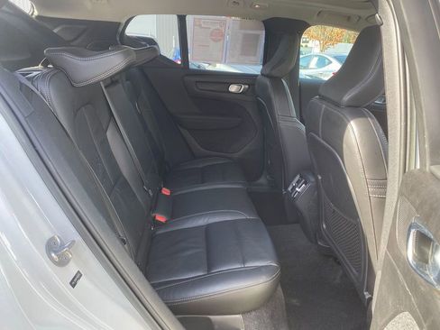 Used 2023 Volvo XC40 B5 Plus image 27