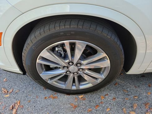 Used 2024 Cadillac XT6 Premium Luxury FWD image 5